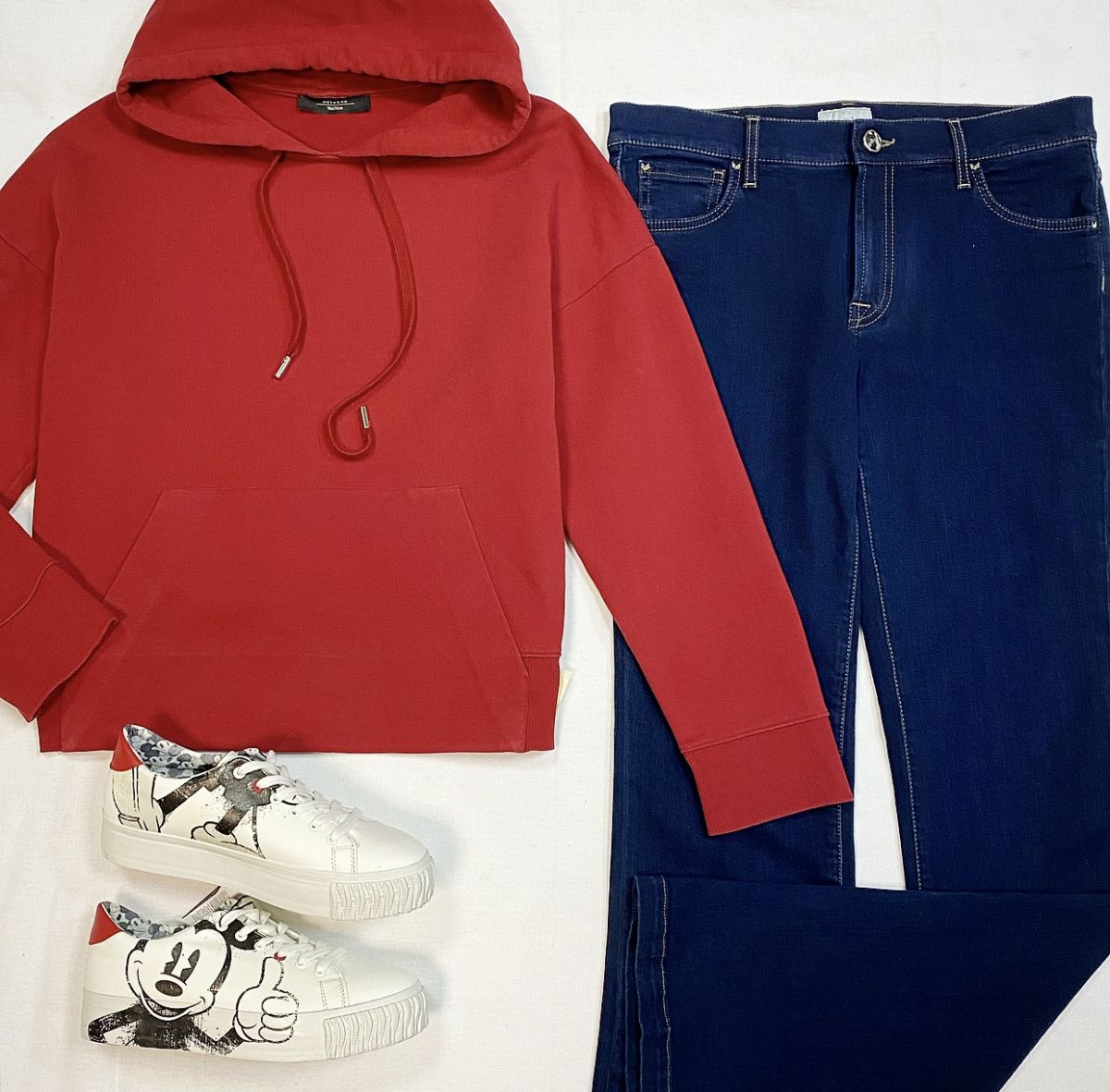 Толстовка Weekend Max Mara размер M цена 6 154 руб
Джинсы Malo размер 30 цена 15 385 руб
Кеды Desigual размер 39 цена 9 231 руб