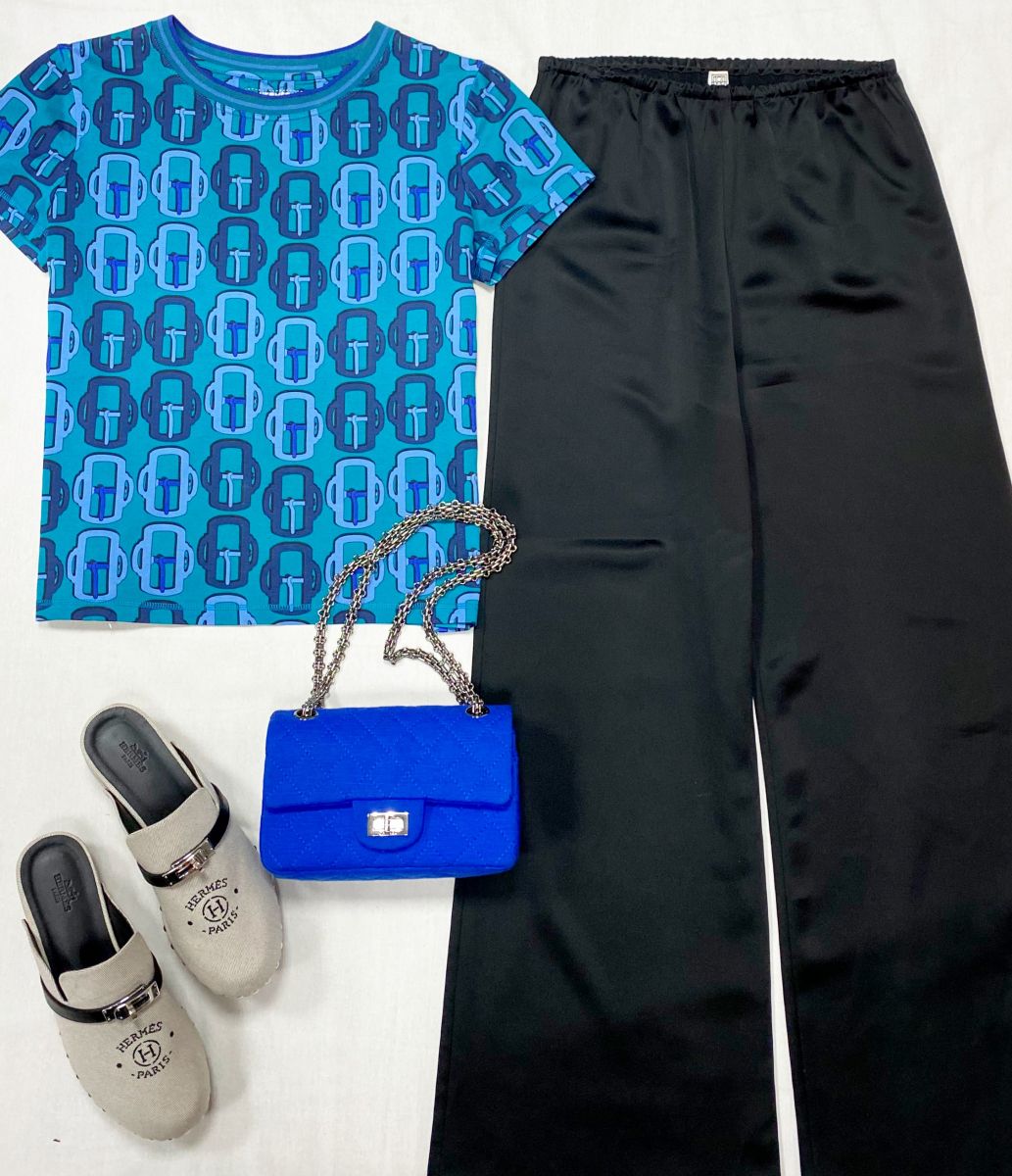 Футболка Hermès размер 40 цена 31 310 руб
Брюки Totem размер 40 цена 10 959 руб 
Сабо Hermès размер 38 цена 62 620 руб 
Сумка Chanel
