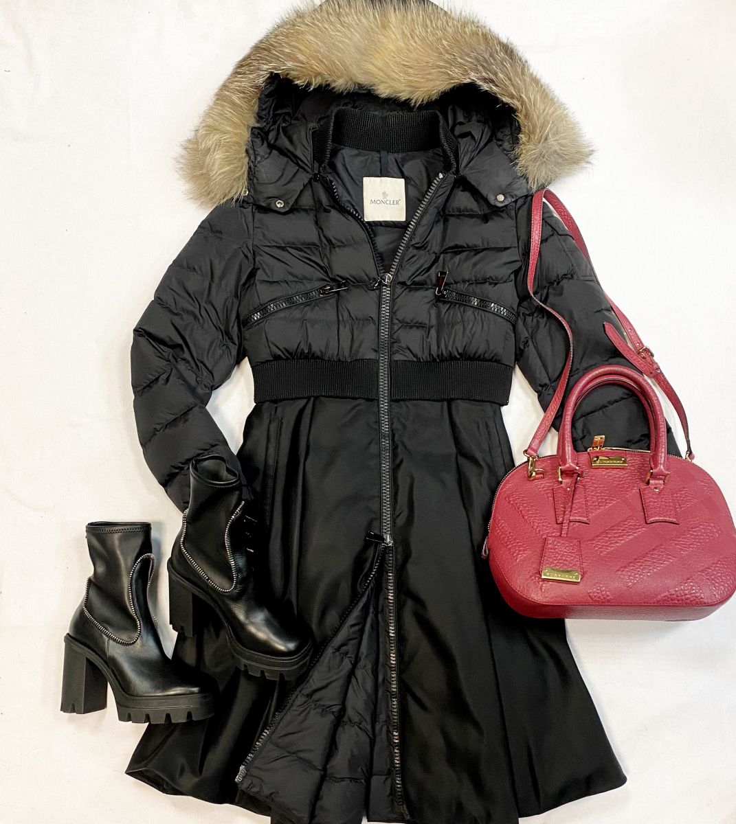 Пуховик Moncler размер 3 цена 38 463 рубБотильоны Giuseppe Zanotti размер 36 цена 15 385 рубСумка Burberry