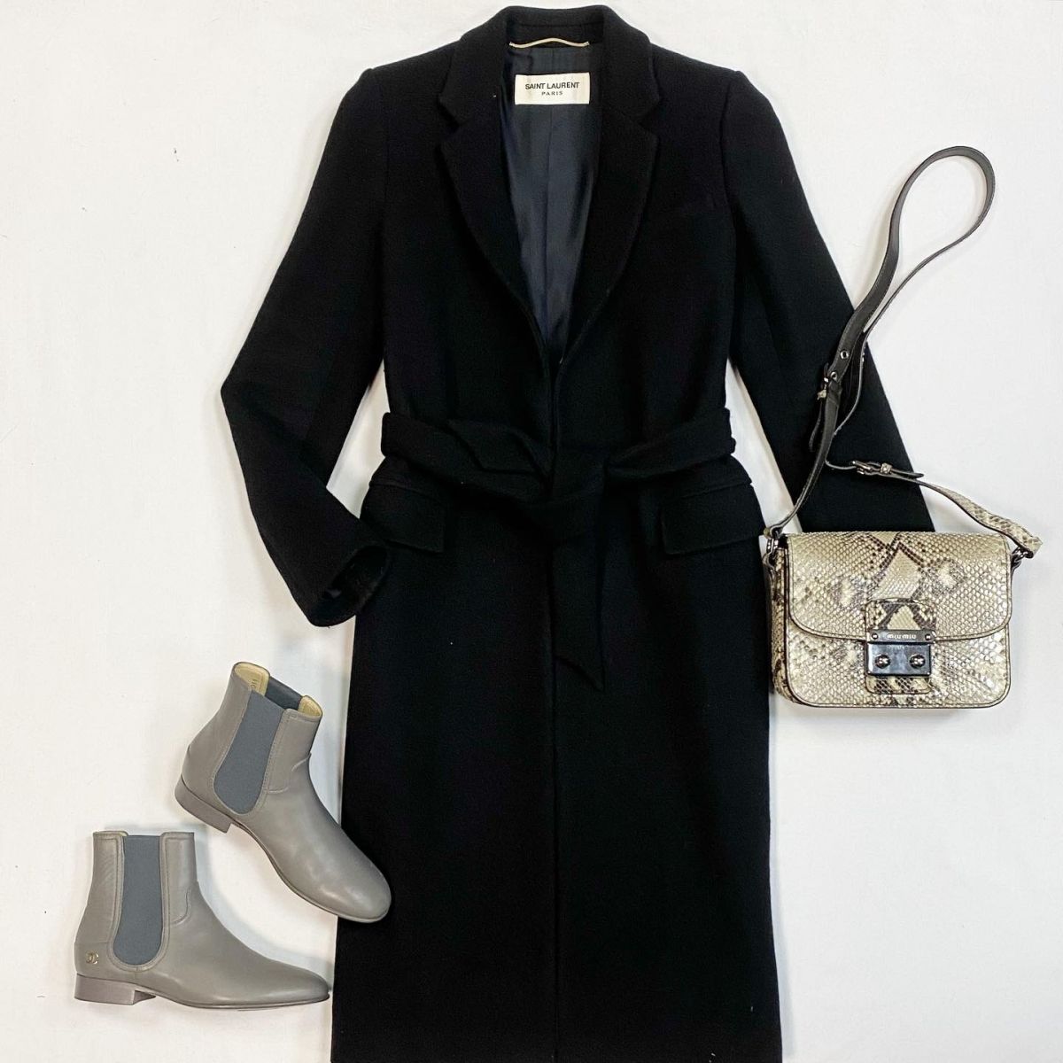 Пальто Saint Laurent размер 34 цена 41 540 рубБоти Chanel размер 37 цена 46 155 рубСумка Miu Miu
