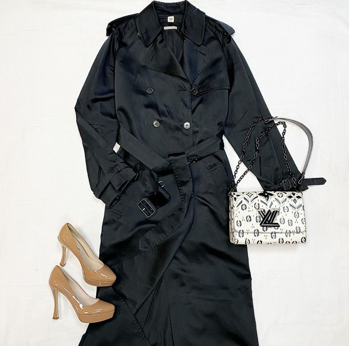 Плащ / шёлк / Hermès размер 38 цена 69 232 рубТуфли Miu Miu размер 38 цена 10 770 рубСумка Louis Vuitton