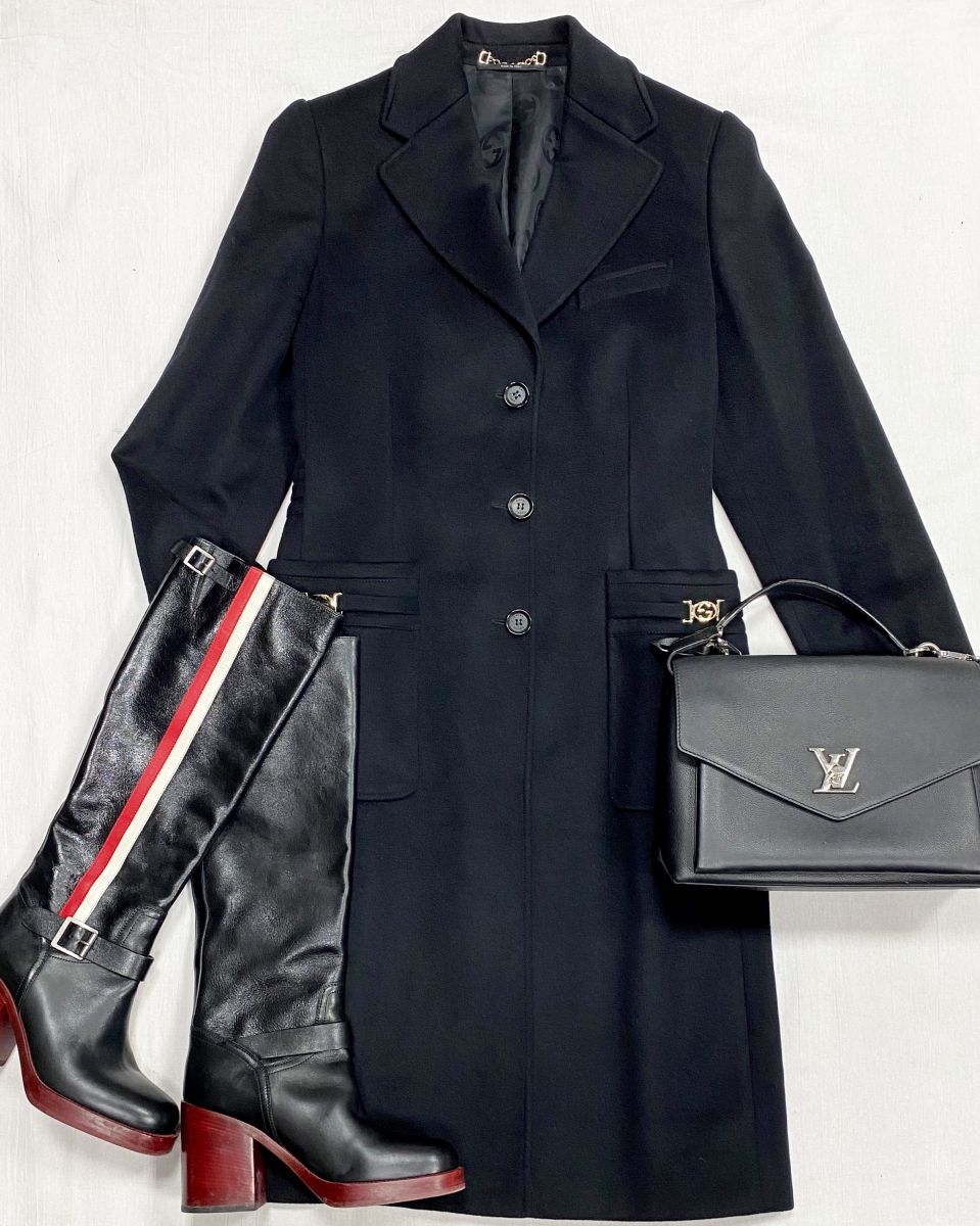 Пальто Gucci размер 44 цена 23 483 руб
Сапоги Christian Dior размер 37 цена 15 655 руб
Сумка Louis Vuitton 