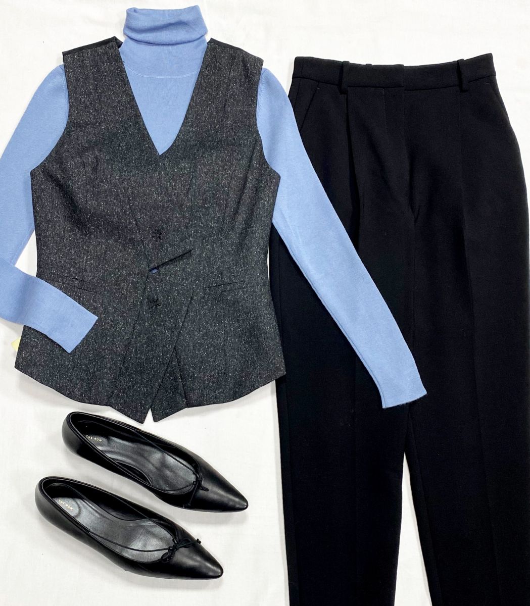 Водолазка Prada размер 38 цена 23 483 руб
Жилет Acne Studios размер 38 цена 3 131 руб
Брюки Alexander McQueen размер 38 цена 7 828 руб
Балетки The Row размер 39 цена 39 138 руб