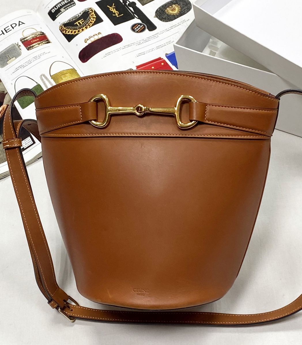 Сумка Celine размер 15/22 цена 78 275 руб
