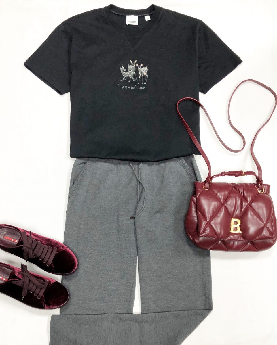 Футболка Burberry размер XS цена 10 959 руб
Брюки размер 42 цена 31 310 руб
Кеды Prada размер 37.5 цена 15 655 руб
Сумка Balenciaga