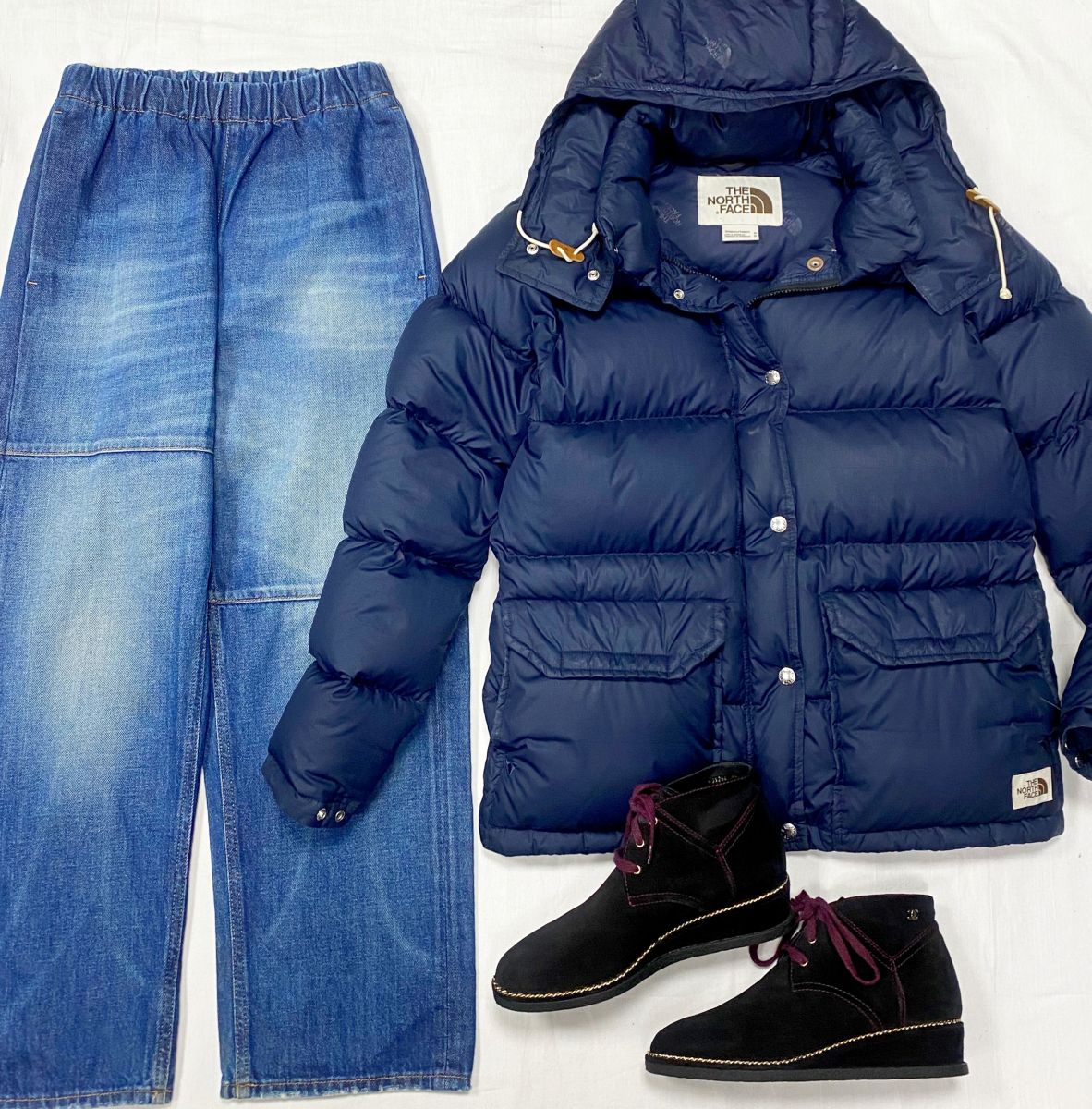 Пуховик The North Face размер M цена 23 483 руб
Джинсы Maison Martin Margiela размер 36 цена 15 655 руб 
Ботинки Chanel размер 39.5 цена 109 585 руб