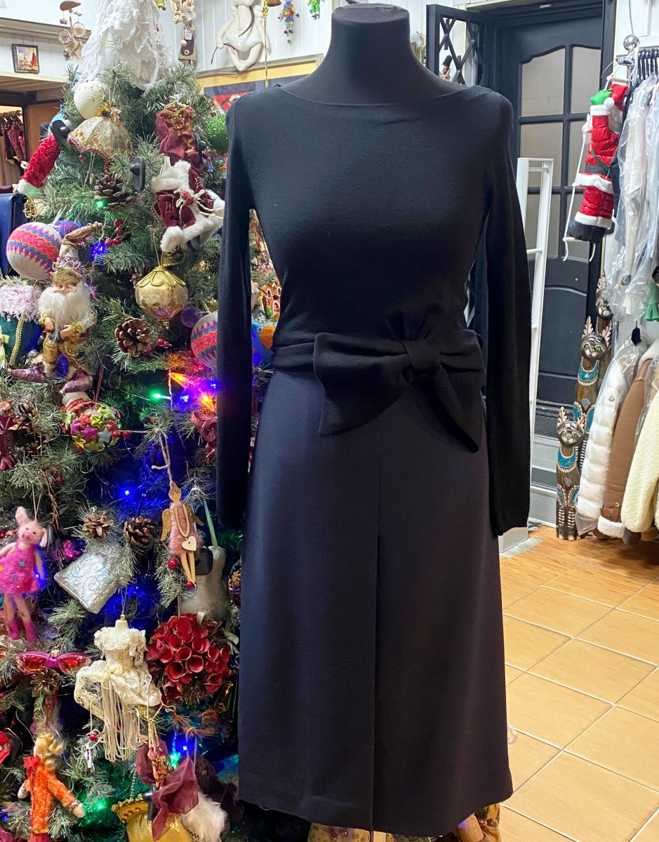 Кофта Valentino размер XS цена 7 693 руб
Юбка Max Mara размер 44 цена 7 693 руб