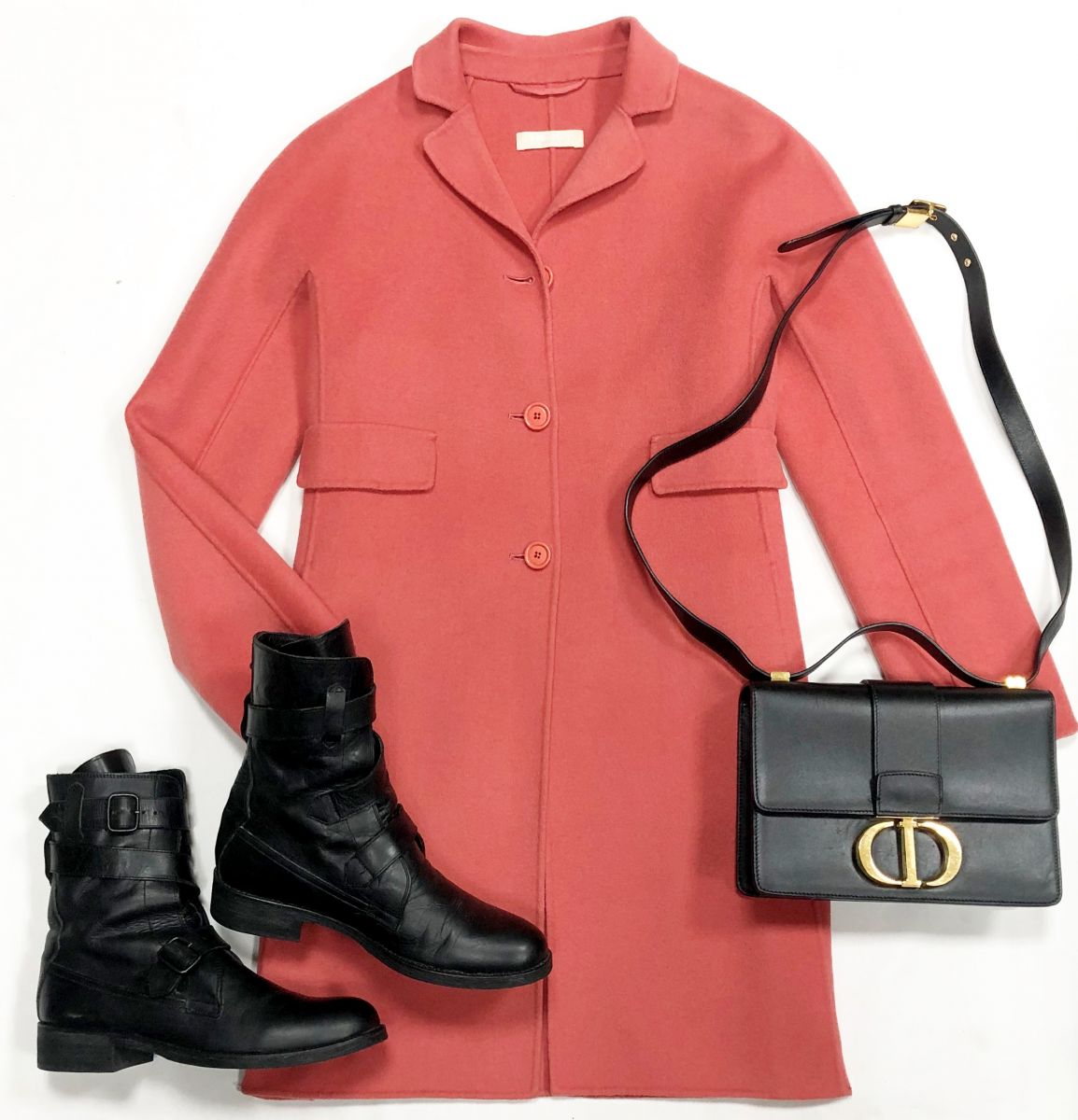 Пальто S Max Mara размер 44 цена 15 385 руб
Ботинки Y-3 размер 39 цена 15 385 руб
Сумка Christian Dior