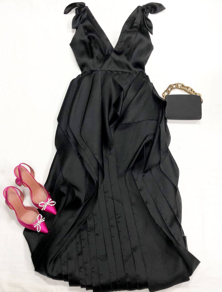 Платье Alexander Arutyunov размер 42 цена 187 860 руб
Босоножки Amina Muaddi размер 41 цена 39 138 руб
Сумочка