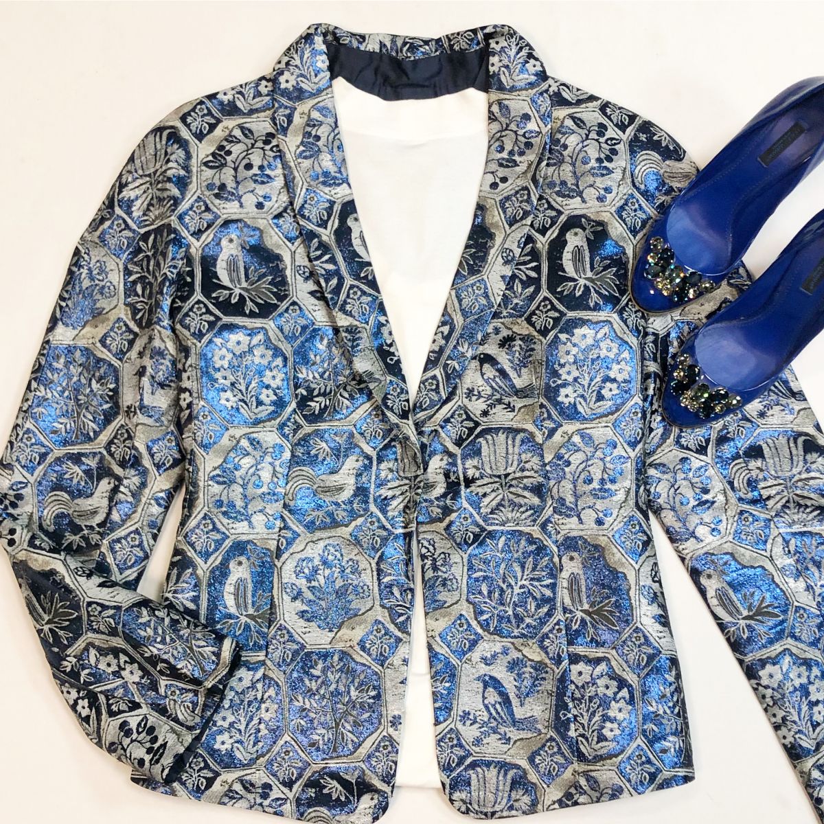 Жакет Armani размер 46 цена 4 616 рубТуфли Dolce Gabbana размер 37.5 цена 23 078 руб