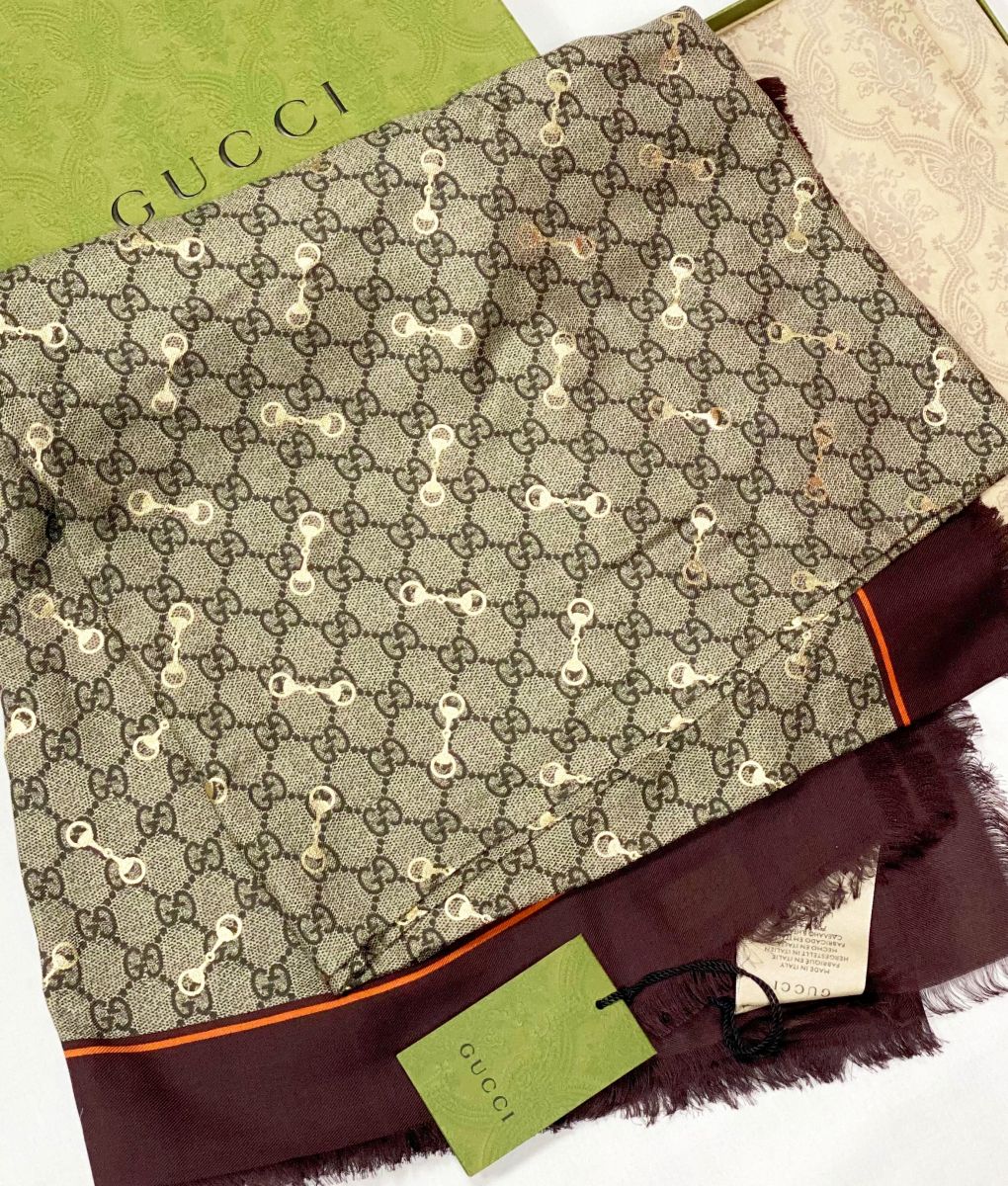 Платок Gucci размер 135/135 цена 31 310 руб / новый с бирками / упаковка / 