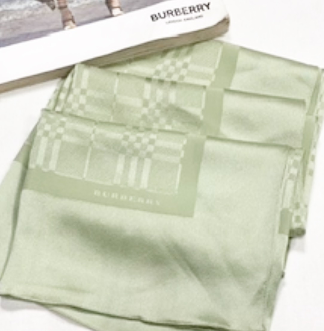 Платок Burberry размер 90/90 цана 7 828 руб