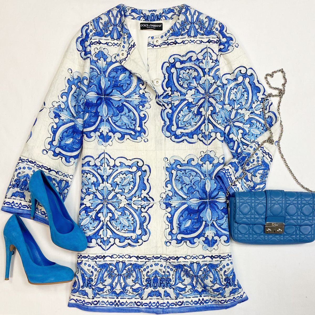 Пальто Dolce Gabbana размер 40 цена 15 385 рубТуфли Gianvito Rossi размер 36.5 цена 7 693 рубСумка Dior