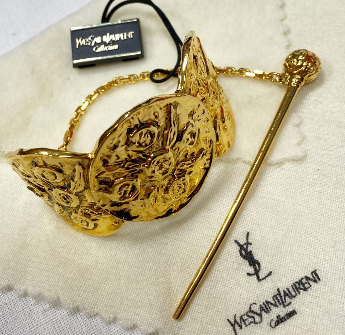 Заколка Yves Saint Laurent цена 23 483 руб