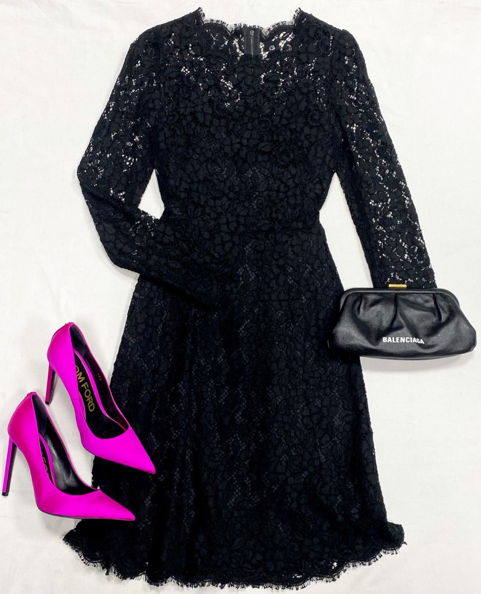 Платье/ ажур/ Dolce Gabbana размер 38 цена 23 483 руб
Туфли Tom Ford размер 38.5 цена 31 310 руб
Клатч Balenciaga 