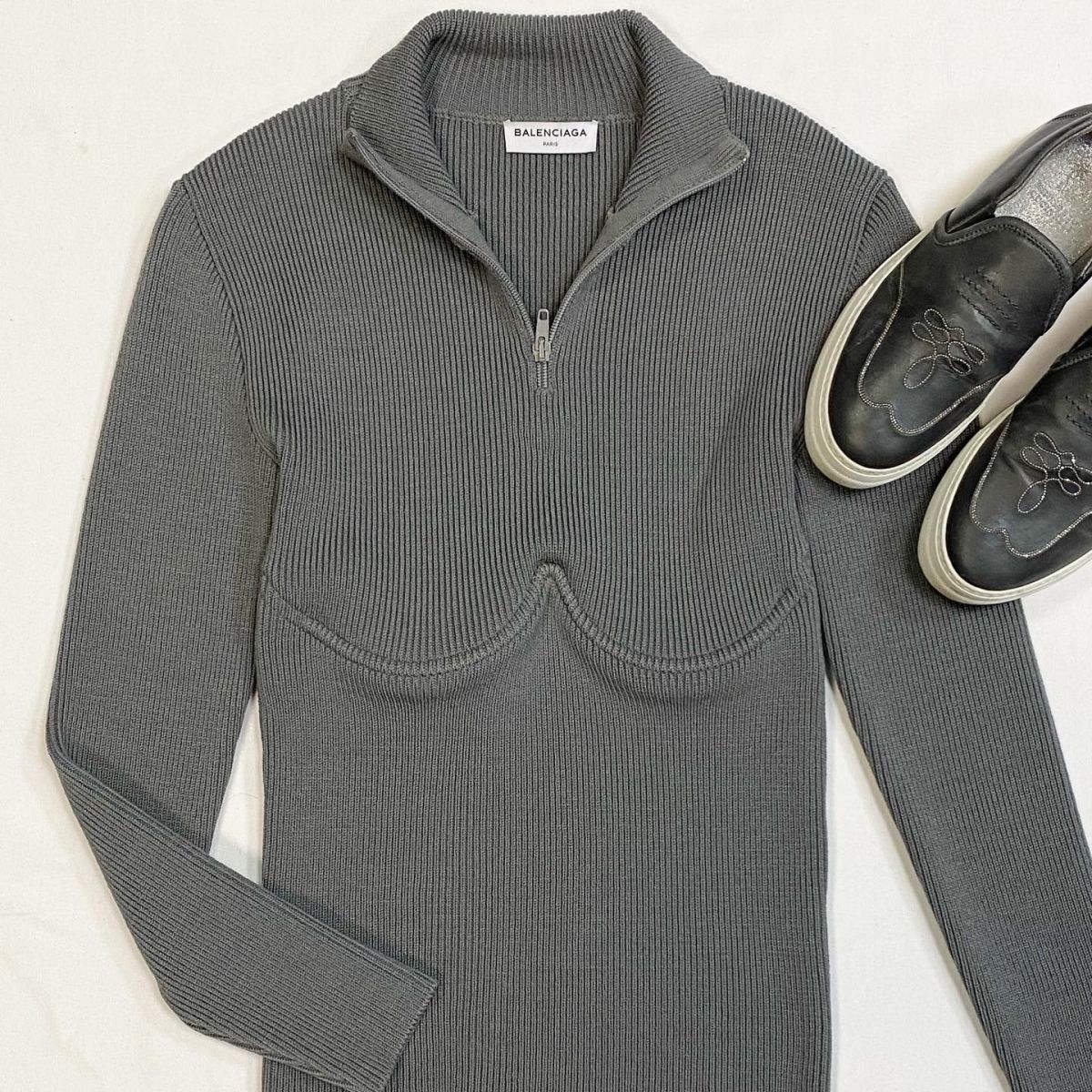 Кофта Balenciaga размер 38 цена 30 770 рубСлипоны Brunello Cucinelli размер 37 цена 7 693 руб