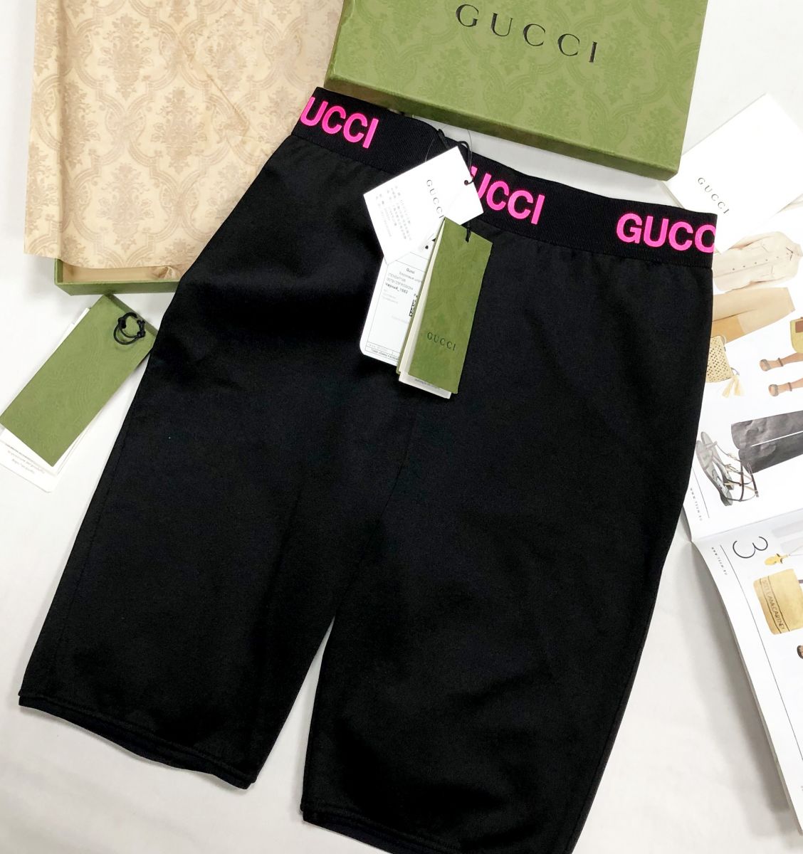 Шорты Gucci размер S цена 23 483 руб/ с биркой/
