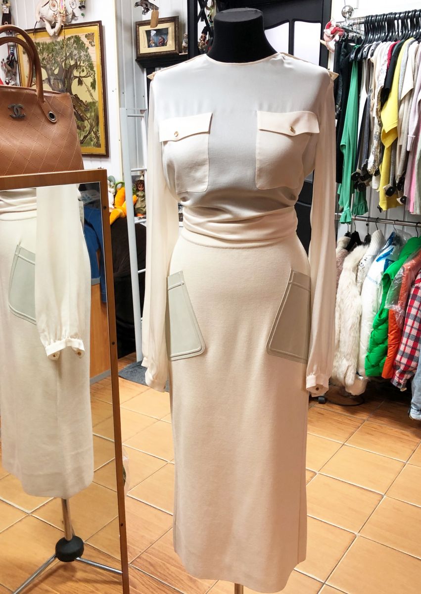 Юбка размер 42 цена 78 275 руб/ с биркой/
Блузка Tom Ford размер 44 цена 15 655 руб