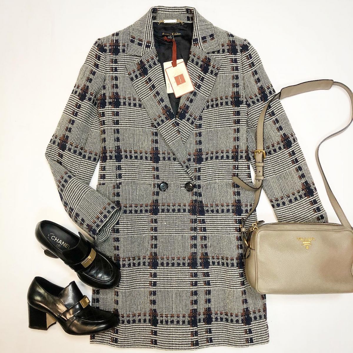 Пальто / твид / Brooks Brothers размер 2 цена 27 693 руб / новое с ценником / Туфли Chanel размер 38 цена 23 078 рубСумка Prada