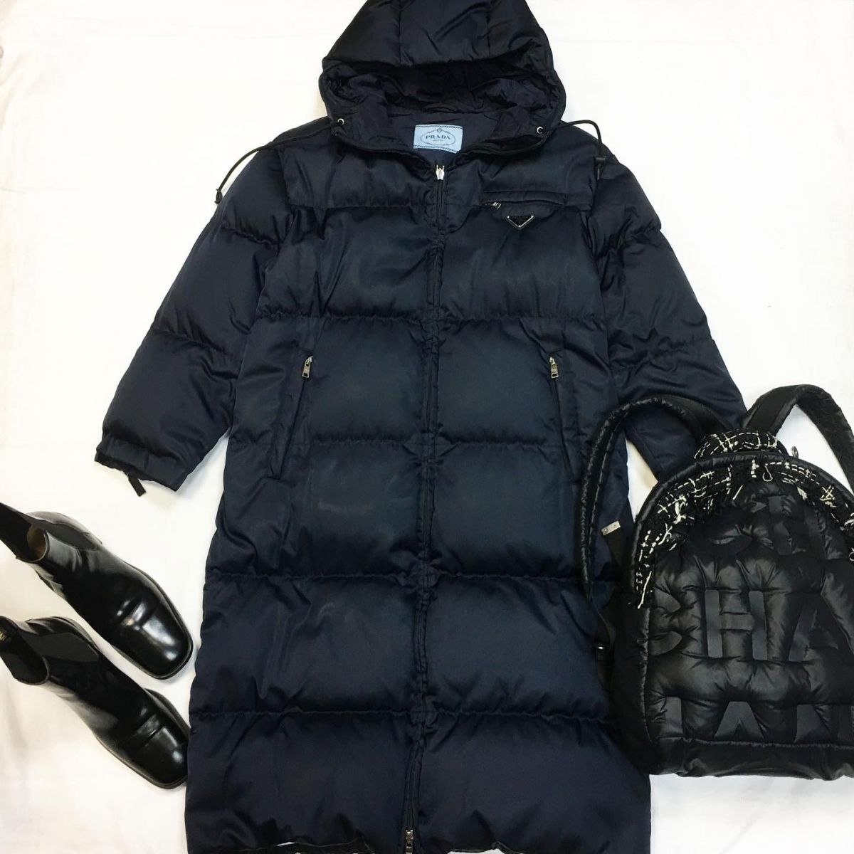 Пуховик - Пальто Prada размер 38/42 цена 107 693 руб Рюкзак Chanel 