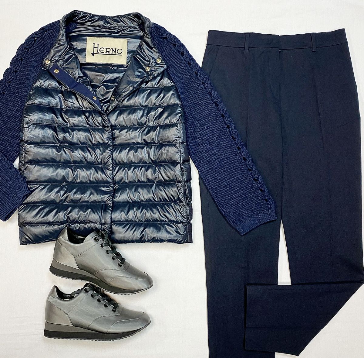 Куртка Herno размер 44 цена 27 693 рубБрюки Max Mara размер 40 цена 4 616 рубКеды Max Mara размер 37 цена 12 308 руб