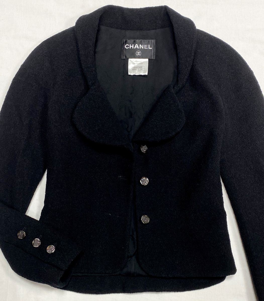 Жакет Chanel размер 34 цена 46 965 руб
Балетки Chanel размер 36.5 цена 15 655 руб