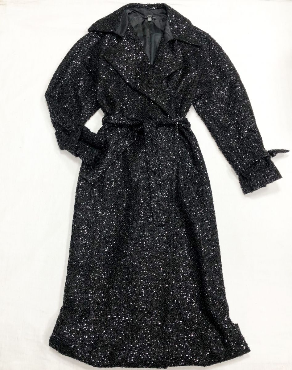 Пальто/ пайетки / Kalmanovich размер M цена 46 965 руб
Ботильоны Giuseppe Zanotti размер 40 цена 31 310 руб
Сумка Khaite