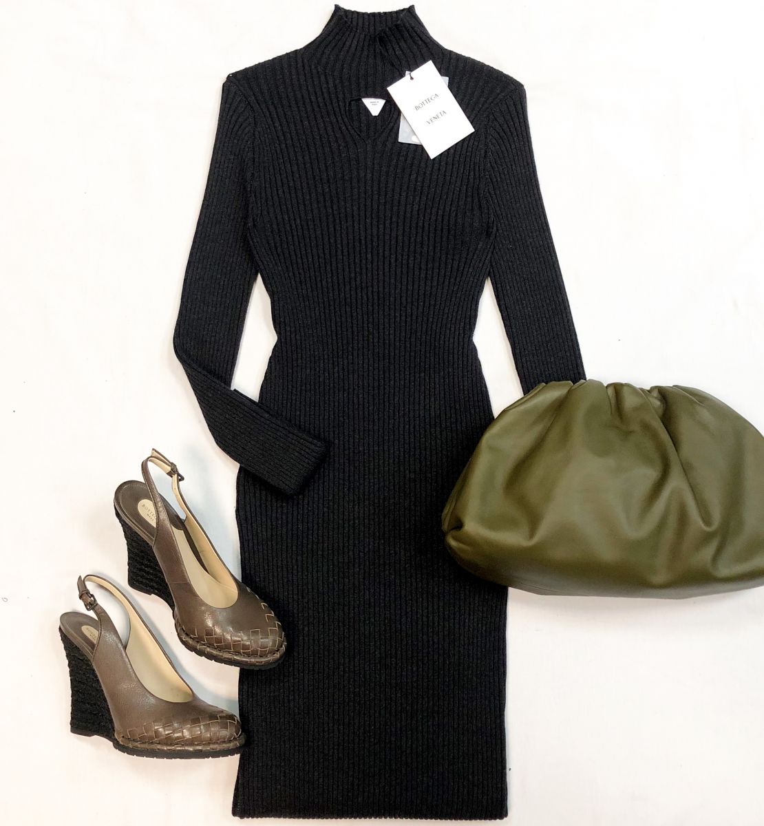 Платье BOTTEGA VENETA размер S цена 38 463 руб/с биркой/ Туфли BOTTEGA VENETA размер 38 цена 23 078 рубКлатч BOTTEGA VENETA