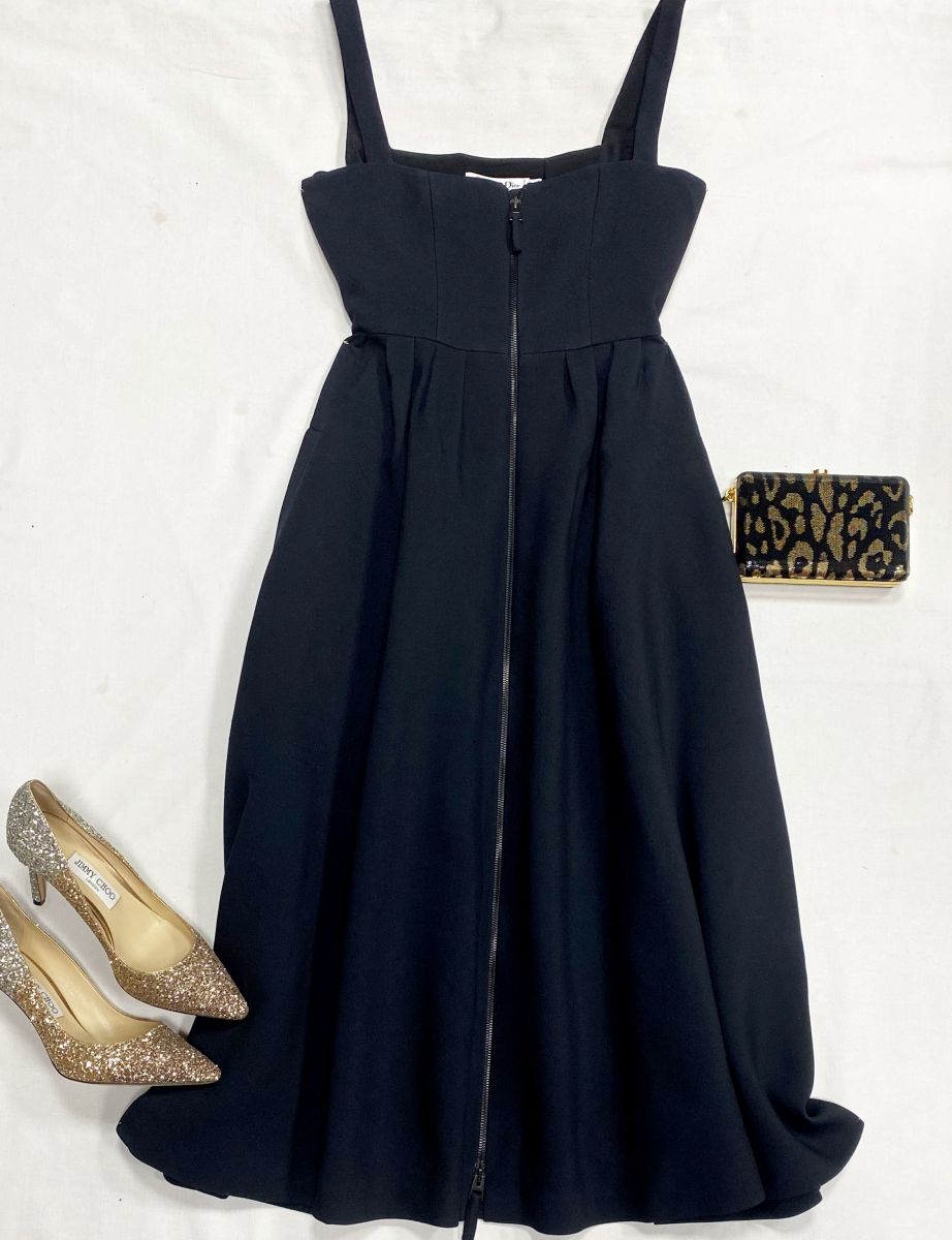 Платьк Christian Dior размер 36 цена 46 965 руб
Туфли Jimmy Choo размер 39 цена 31 310 руб
Клатч Tom Ford 