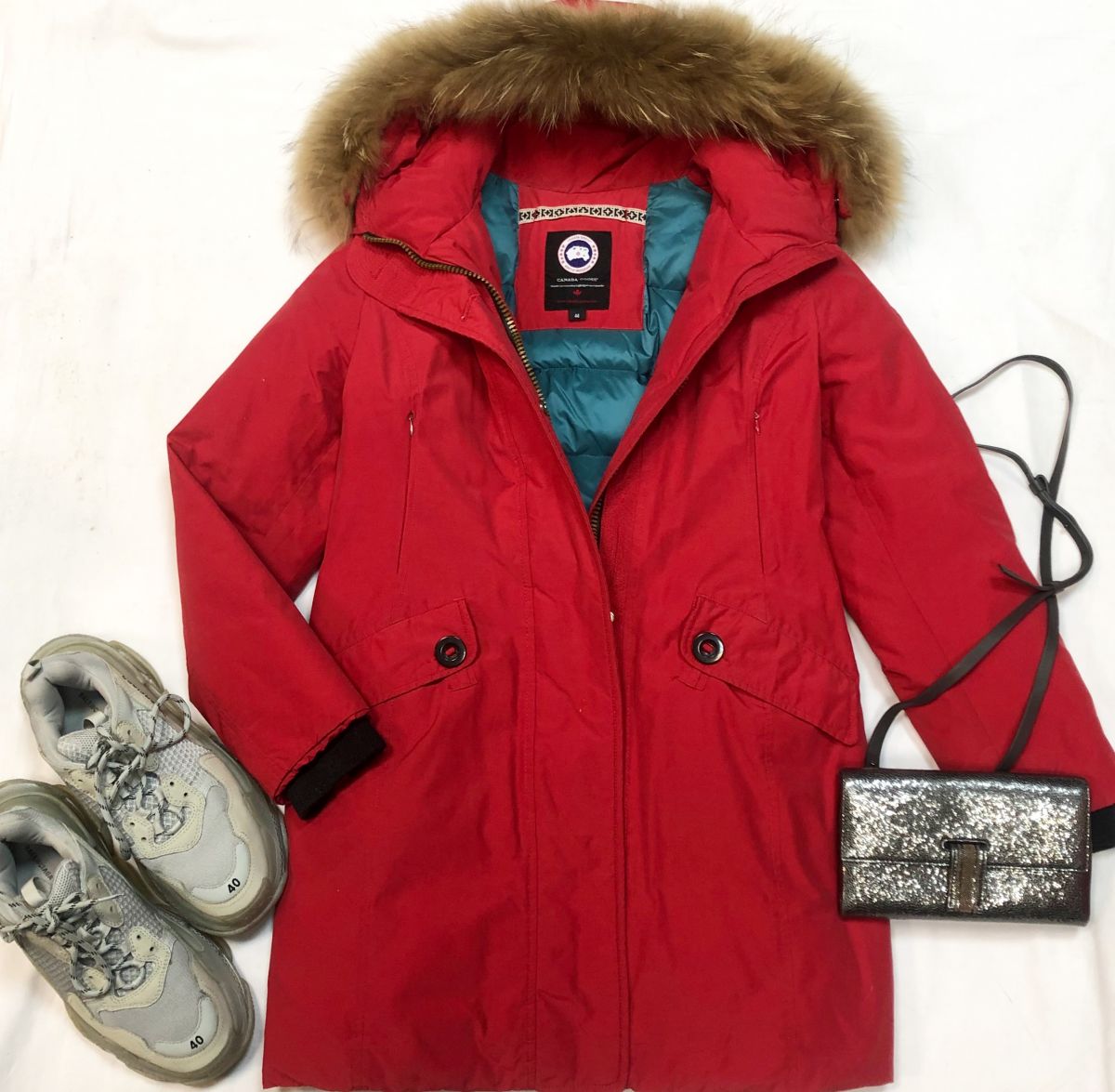 Парка Canada Goose размер 44 цена 30 770 руб 
Кроссовки Balenciaga размер 40 цена 26 155 руб 
Сумка Brunello Cuccinelli