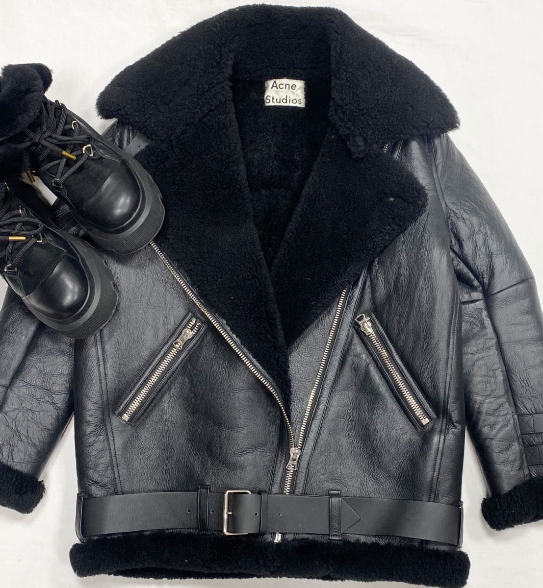 Дубленка Acne Studios размер 38 цена 62 620 руб
Ботинки Inuikii размер 41 цена 26 614 руб