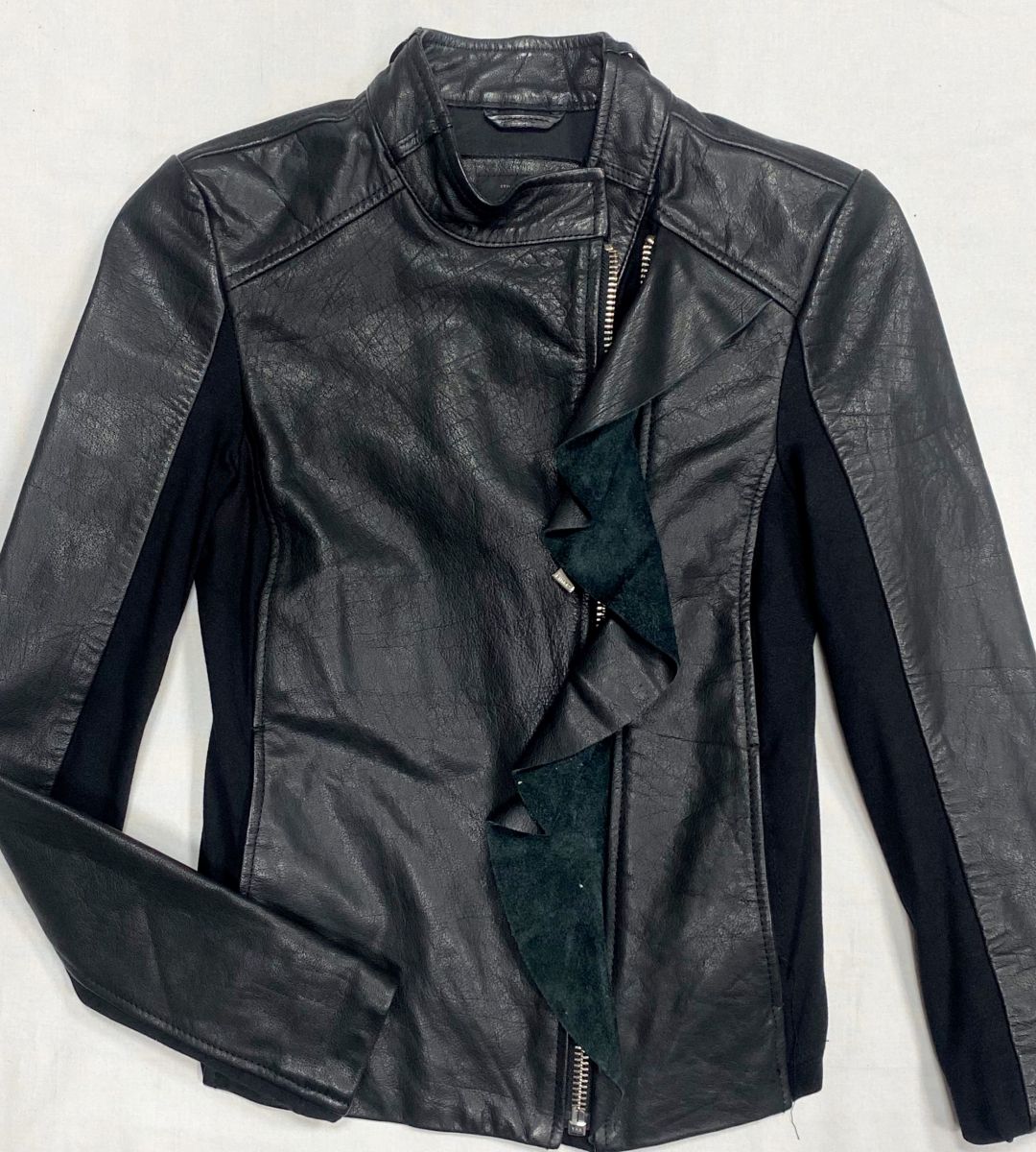 Куртка /кожа/ Pinko размер 38 цена 15 655 руб
Куртка/ кожа/ Pinko размер 42 цена 15 655 руб
Куртка /кожа/ Joseph размер 40 цена 23 483 руб