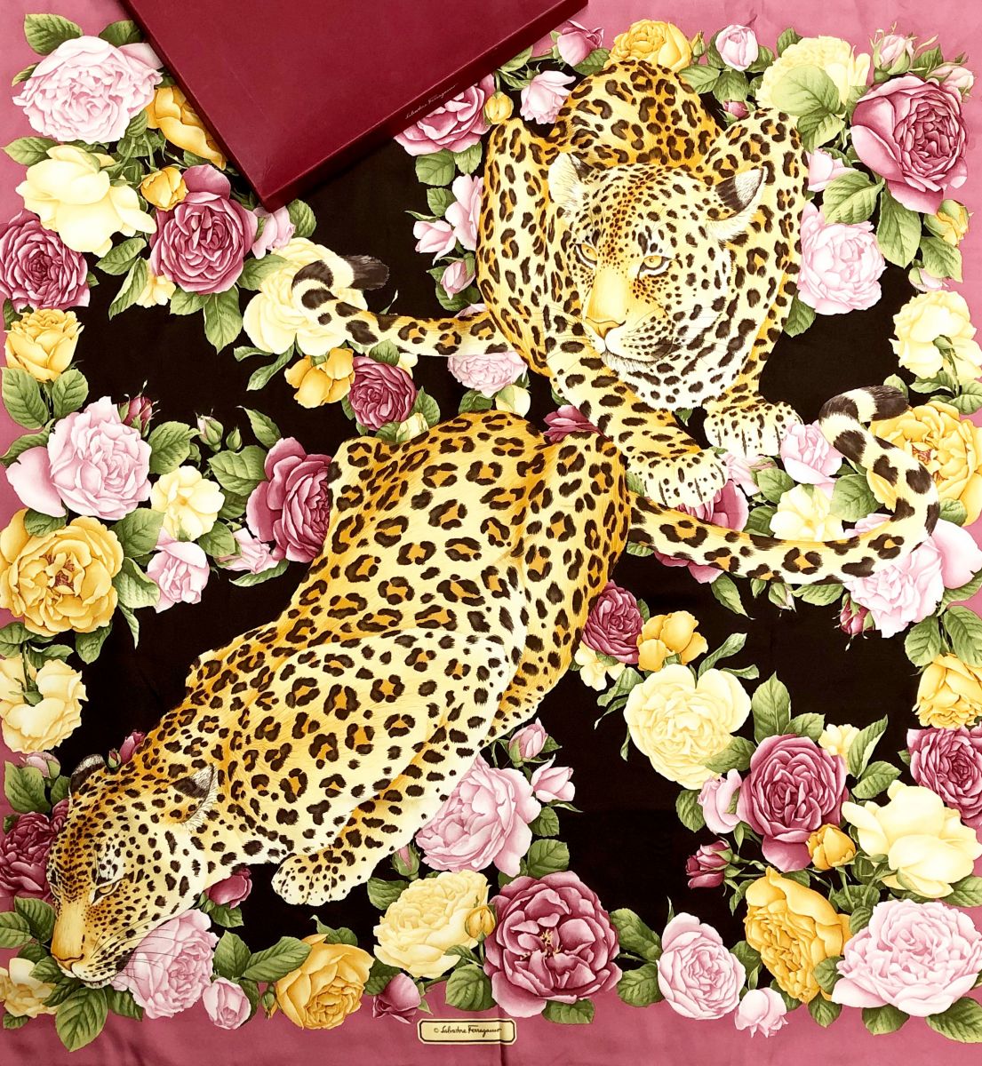 Платок Salvatore Ferragamo размер 90/90 цена 7 828 руб 