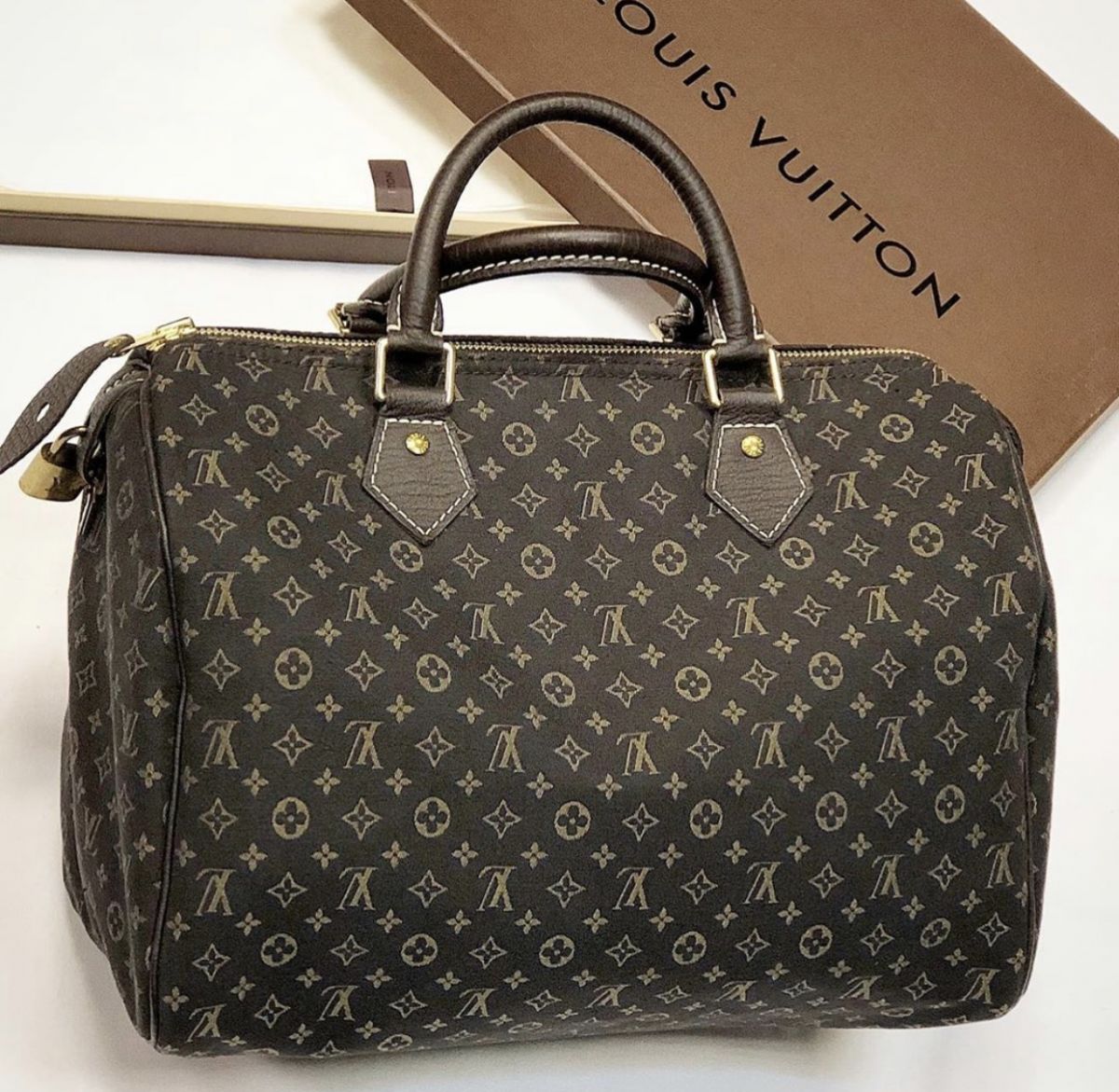 Сумка LOUIS VUITTON размер 32/23 цена 23 077 руб