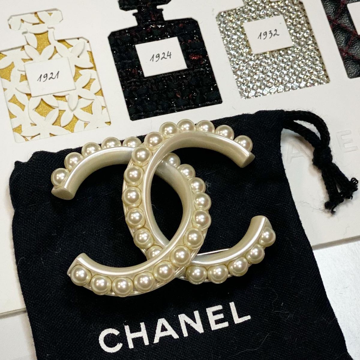 Брошка / жемчуг / Chanel цена 38 463 руб 