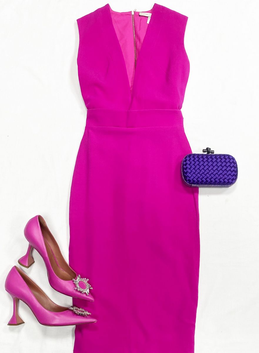 Платье Victoria Beckham размер 40 цена 23 483 руб
Туфли Amina Muaddi размер 41 цена 12 524 руб
Клатч Bottega Veneta 