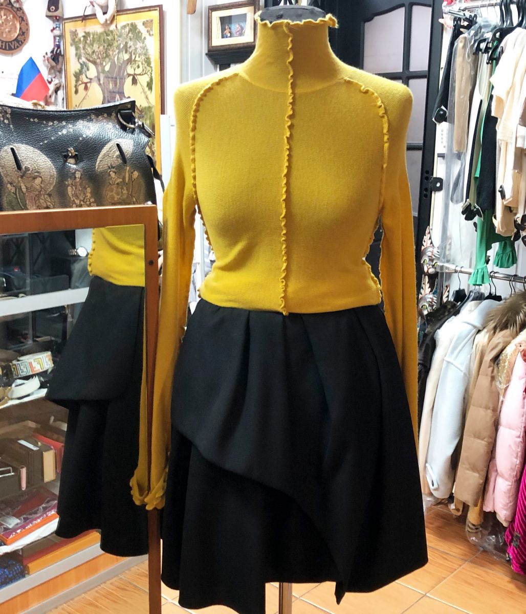 Кофта Louis Vuitton размер S цена 10 959 руб
Юбка Carven размер 38 цена 7 828 руб