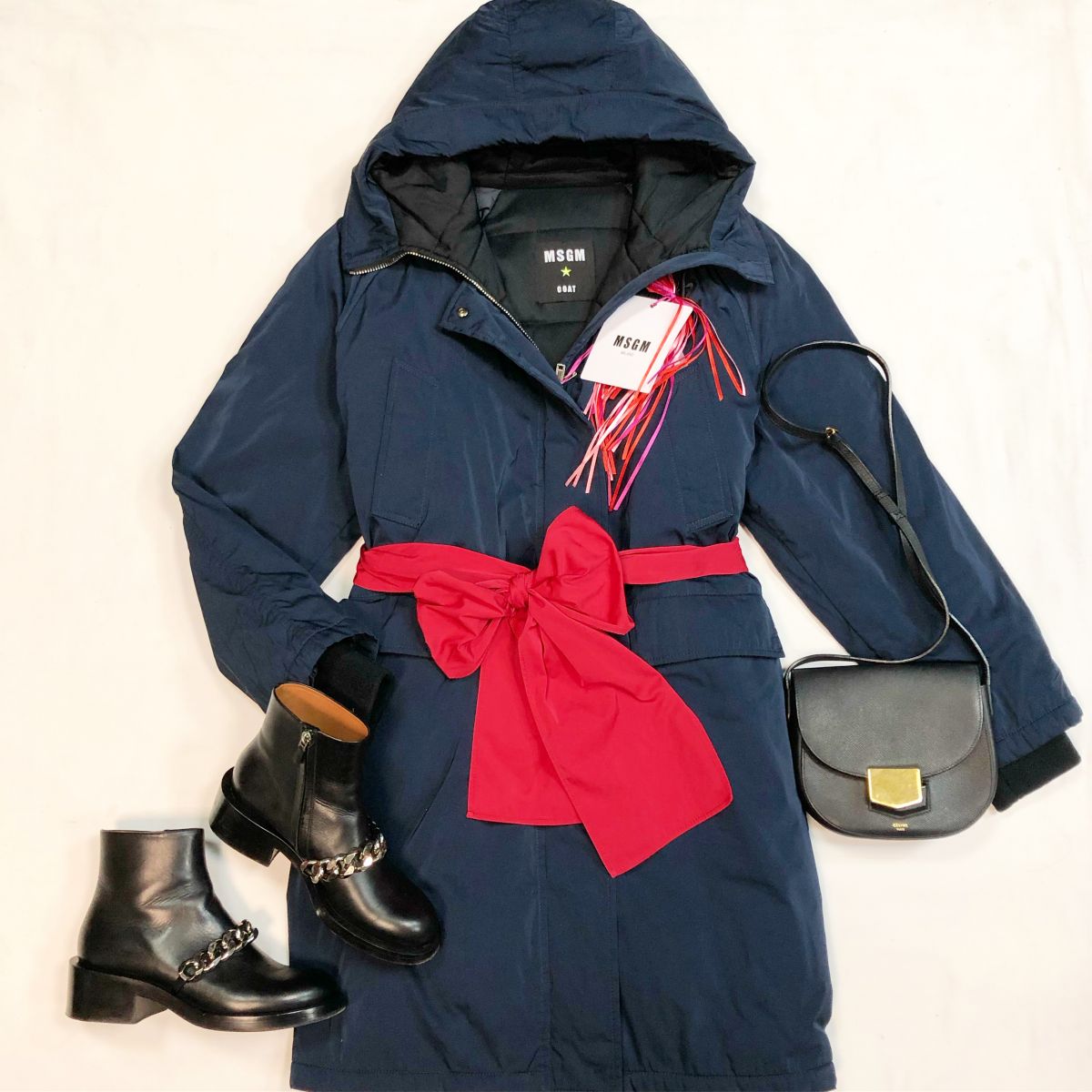 Пальто Magm размер 42 цена 23 078 рубБотинки Givenchy размер 38 цена 23 078 рубСумка Celine