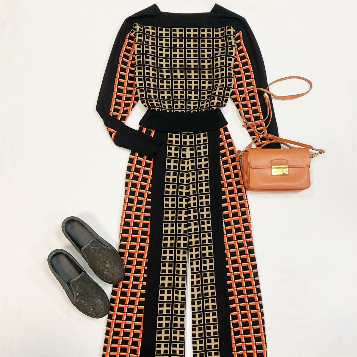 Костюм Temperley размер S цена 20 001 рубСлипоны Brunello Cucunelli размер 37 цена 23 078 рубСумка Prada