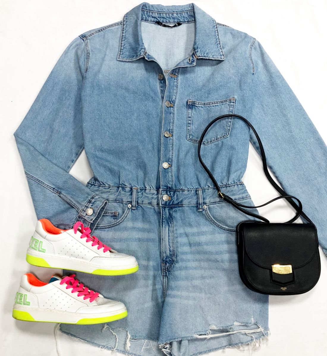 Комбинезон/ джинса/ размер XXL цена 7 828 руб
Кроссовки Chanel размер 39 цена 78 275 руб
Сумка Celine