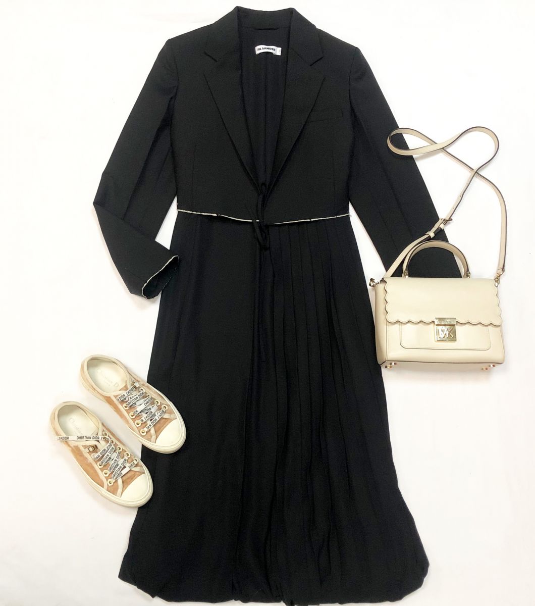 Пальто Jil Sander размер 38 цена 46 155 руб
Кеды Dior размер 36.5 цена 23 078 руб
Сумка Michael Kors