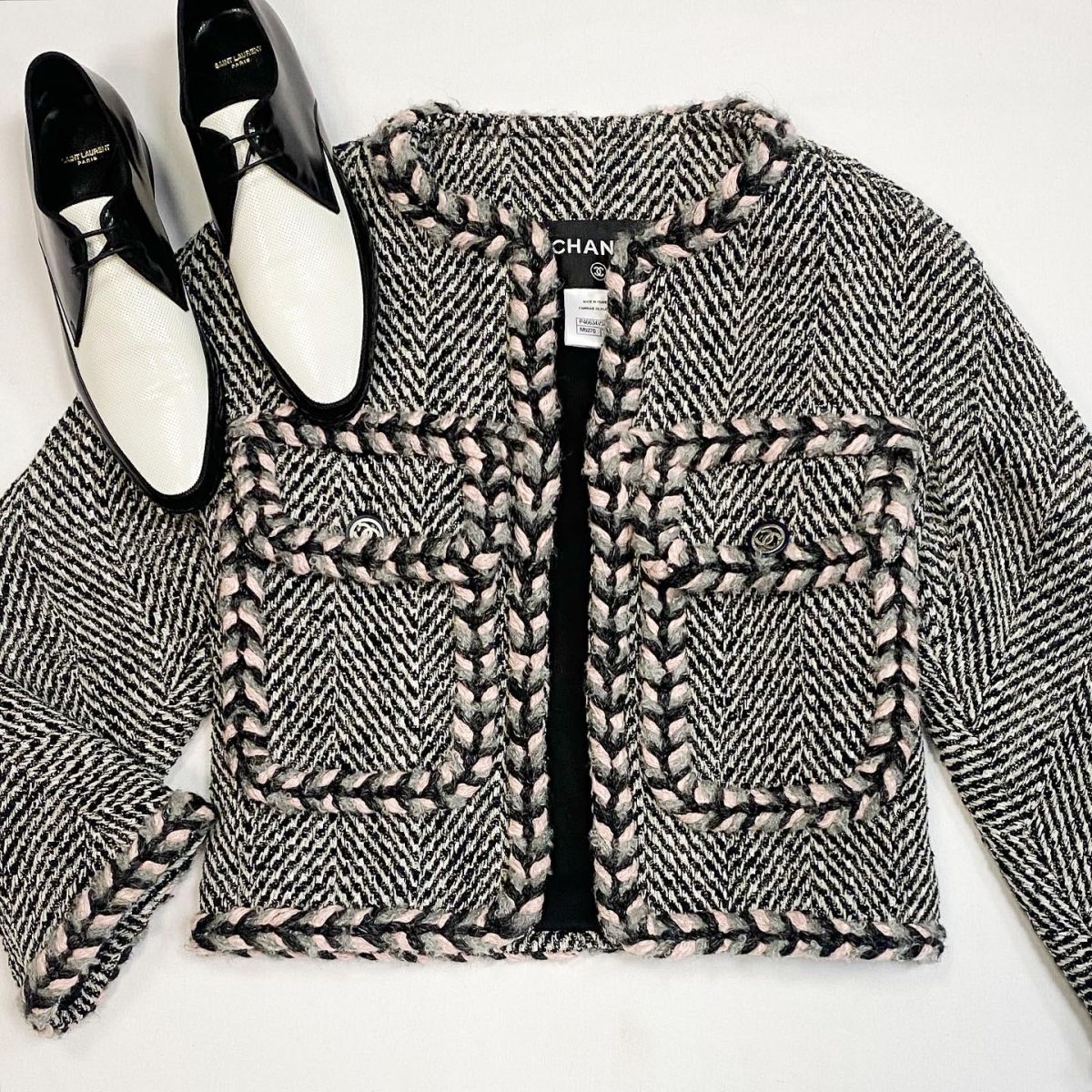 Жакет/твид/ Chanel размер 34 цена 153 850рубБотинки Saint Laurent размер 37.5 цена 15 385 руб
