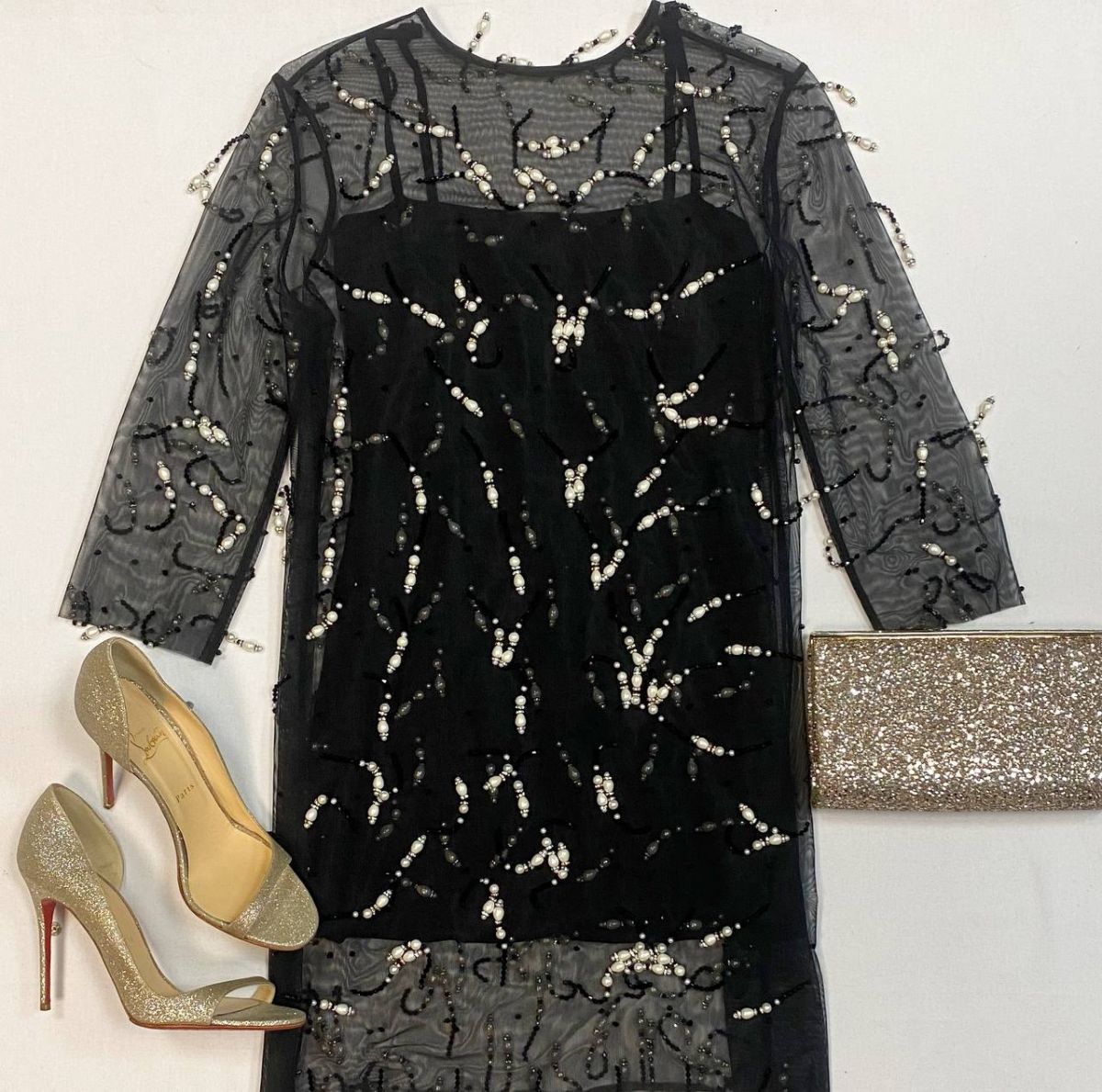Платье/камни/ размер 42 цена 23 078 руб
Туфли Louboutin размер 40.5 цена 18 462 руб
Клатч Jimmy Choo