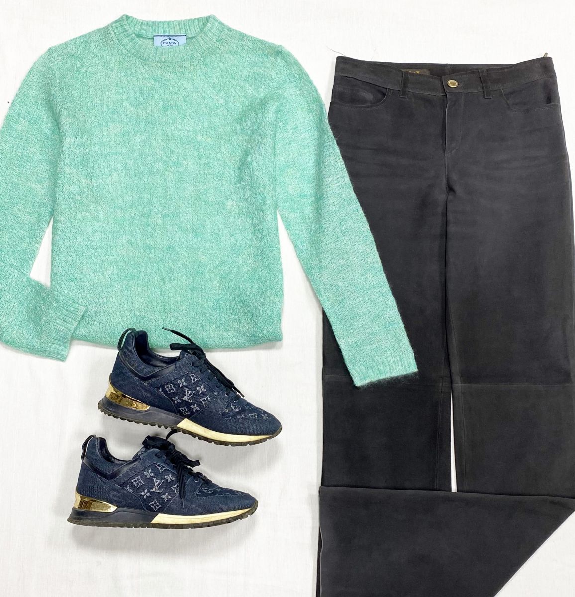 Кофта Prada размер 38 цена 15 655 руб
Брюки размер 40 цена 7 828 руб
Кроссовки Louis Vuitton размер 38 цена 10 959 руб