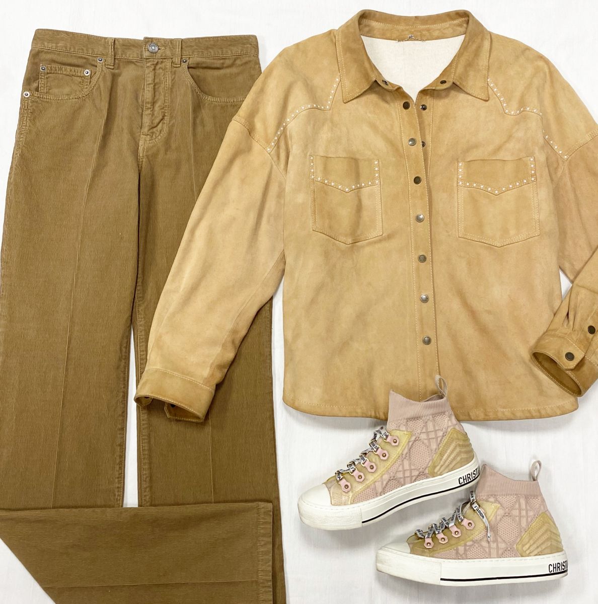 Куртка / замша / кашемировая подкладка / Yana Raskovalova размер M цена 31 310 руб 
Брюки / вельвет / Saint Laurent размер 27 цена 62 620 руб 
Кеды Christian Dior размер 40 цена 34 441 руб