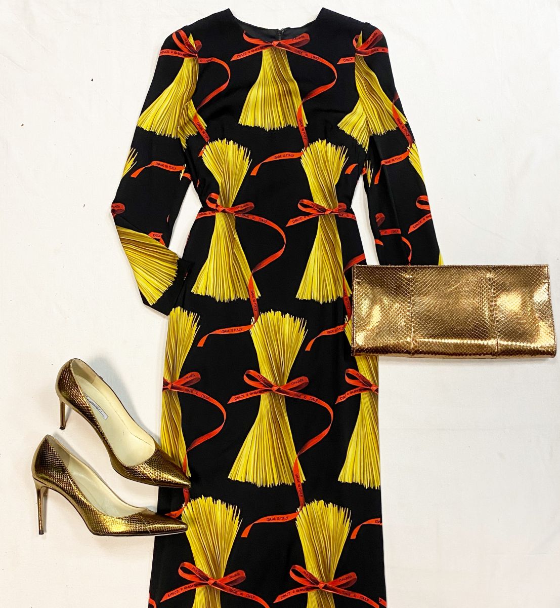 Платье/камни/ Dolce Gabbana размер 38 цена 46 155 рубТуфли Brianatwood размер 41 цена 15 385 рубКлатч Gucci