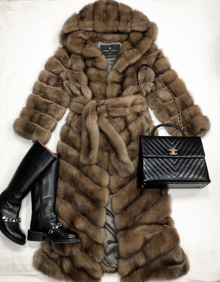 Шуба/ Соболь/ Fabio Gavazxi размер 44 цена 
Сапоги Givenchy размер 37 цена 23 483 руб
Сумка Chanel