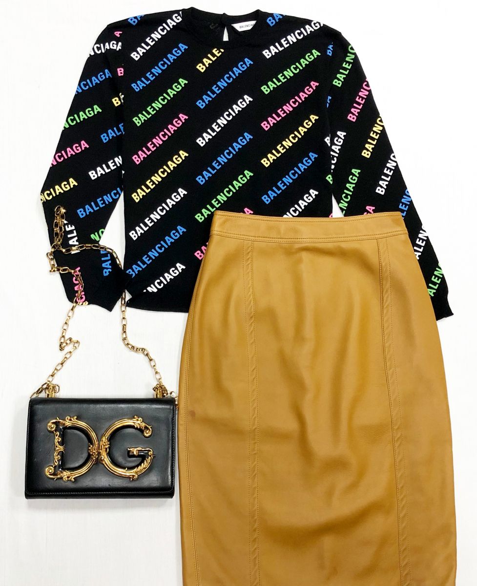 Юбка /кожа/ Saint Laurent размер 34 цена 46 965 руб
Кофта BALENCIAGA размер S цена 23 483 руб
Сумка Dolce Gabbana