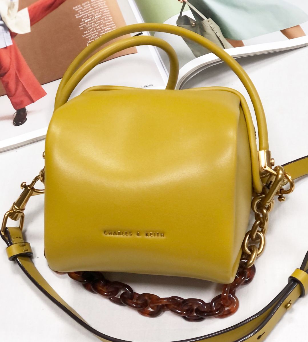 Сумочка Charles Keith размер 12/12 цена 14 090 руб