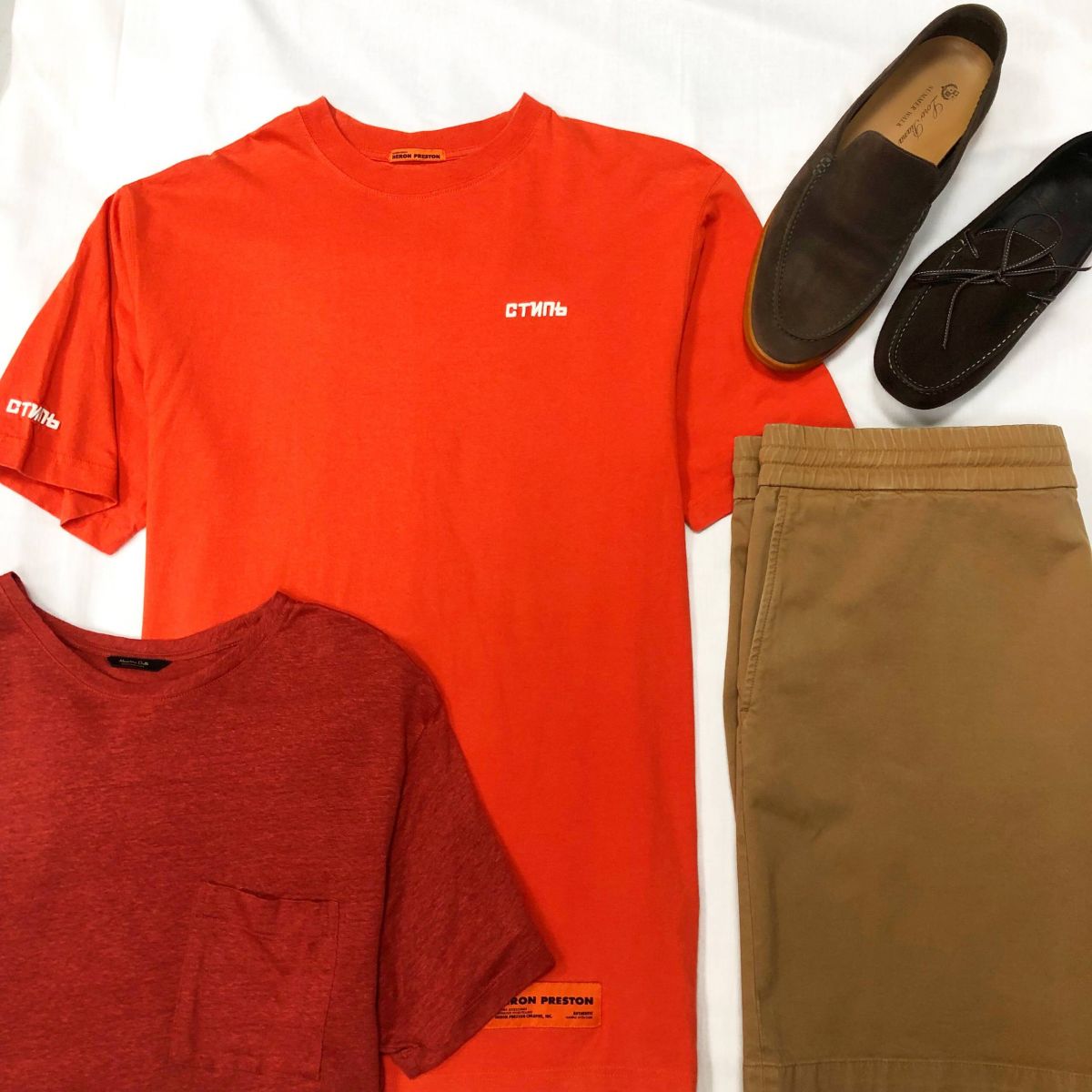 #Mechtamen
Футболки HERON PRESTON / MASSIMO DUTTI размер S / XL цена 2 348 руб / 7 828 руб 
Шорты ACNE STUDIO размер M цена 7 828 руб 
Лоферы LORO PIANA